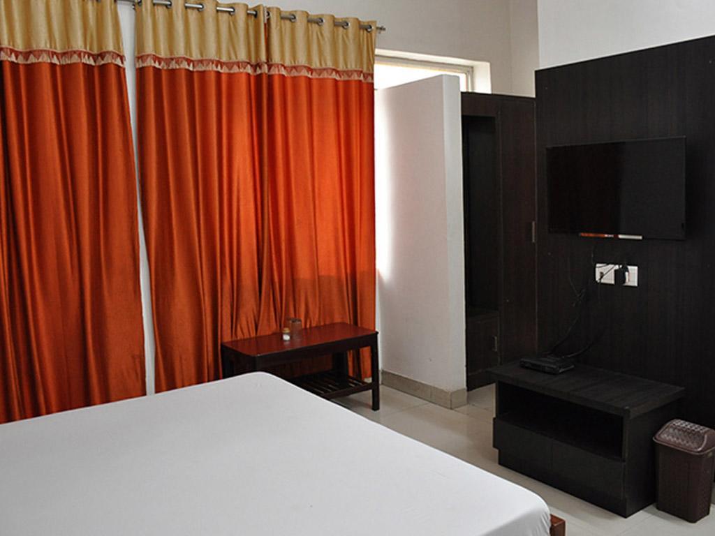 Hotel Pritam Palace Hisar ภายนอก รูปภาพ